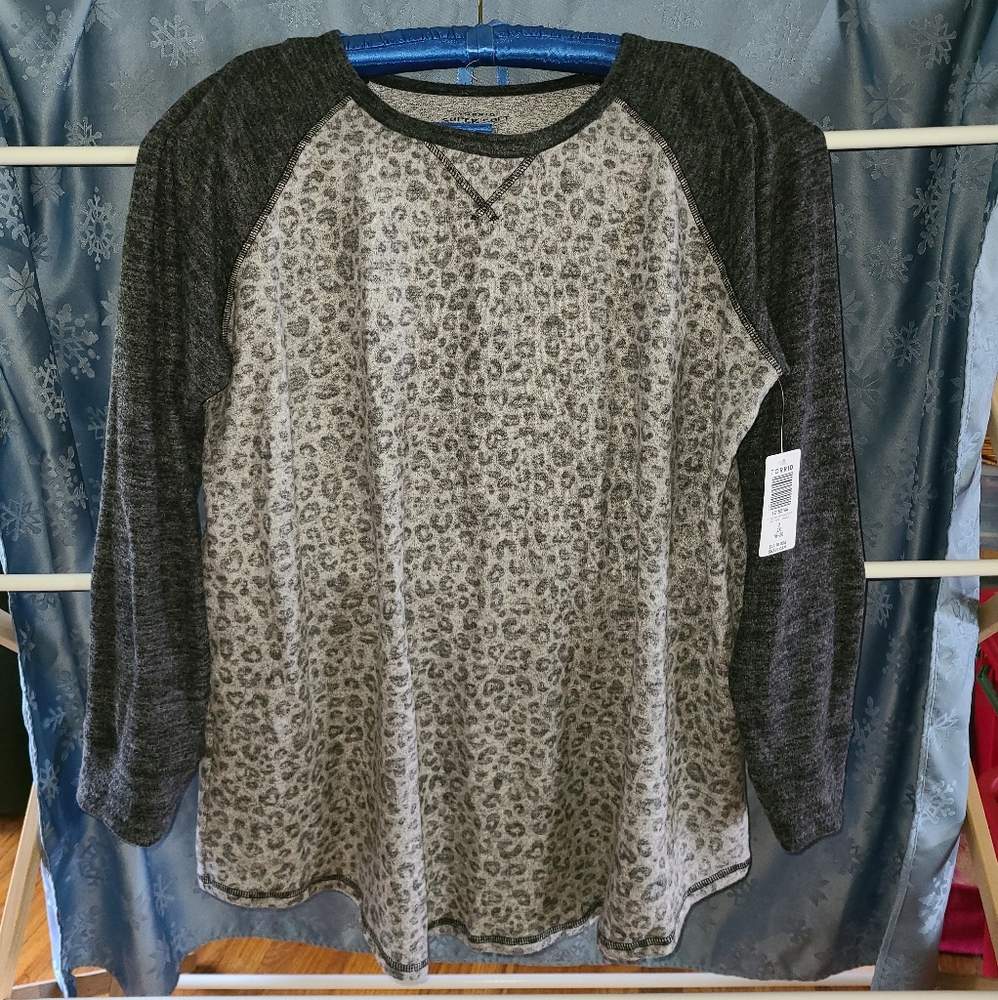 3/4 sleeve Raglan shirt